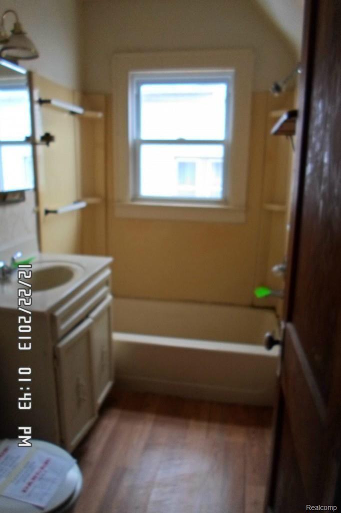2708 Corunna Road Flint, MI 48503 - Photo 6 of 8 mainBath.jpg