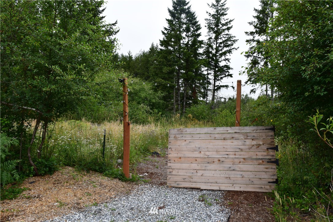 768 Logan Hill Road Chehalis, WA 98532 - Photo 20 of 35 a view of a garden with large trees