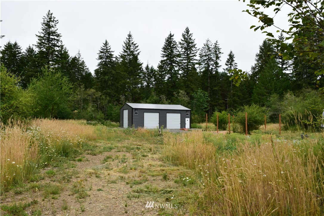 768 Logan Hill Road Chehalis, WA 98532 - Photo 26 of 35 a view of a backyard of the house