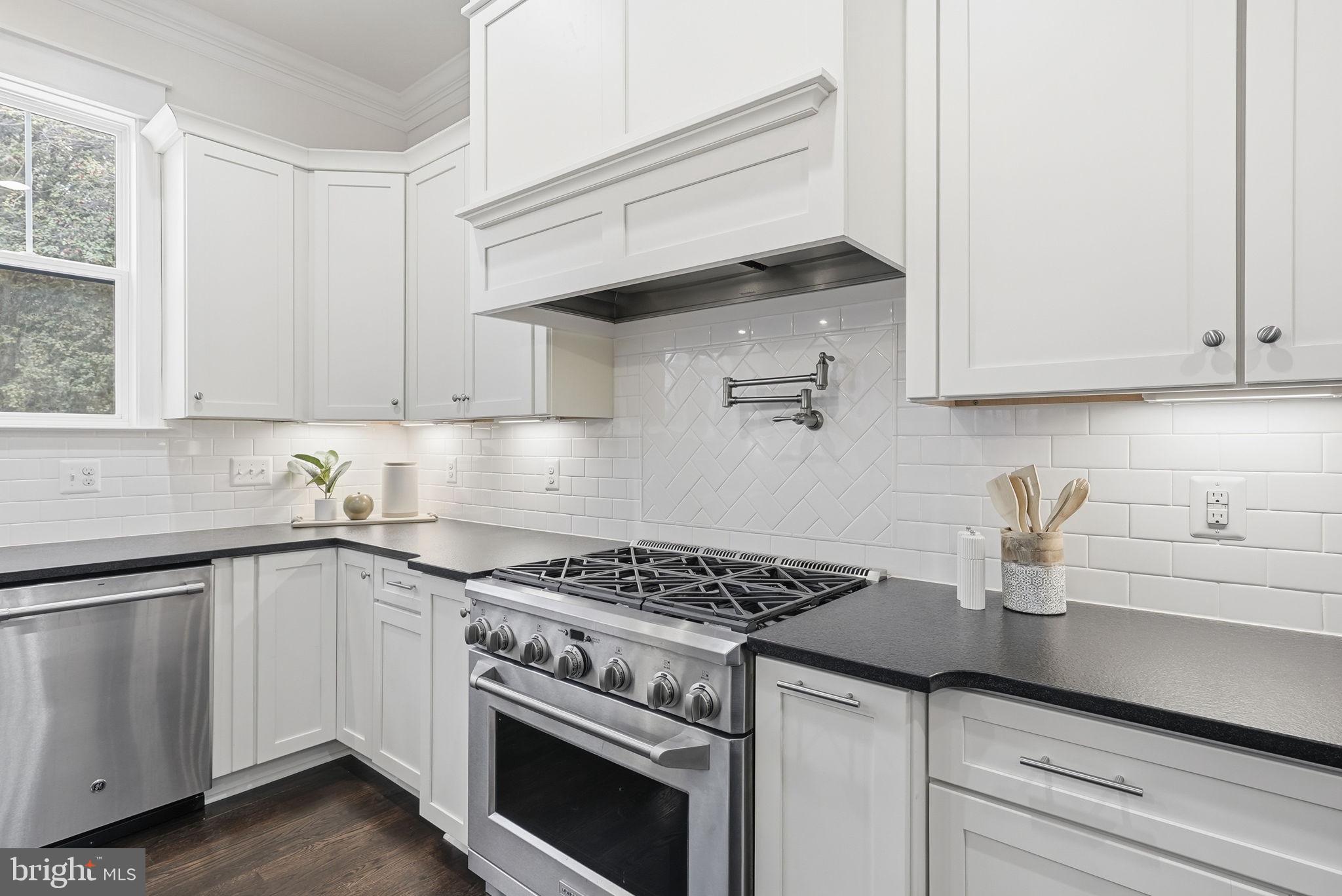 2867 Hill Road Vienna, VA 22181 - Photo 14 of 70