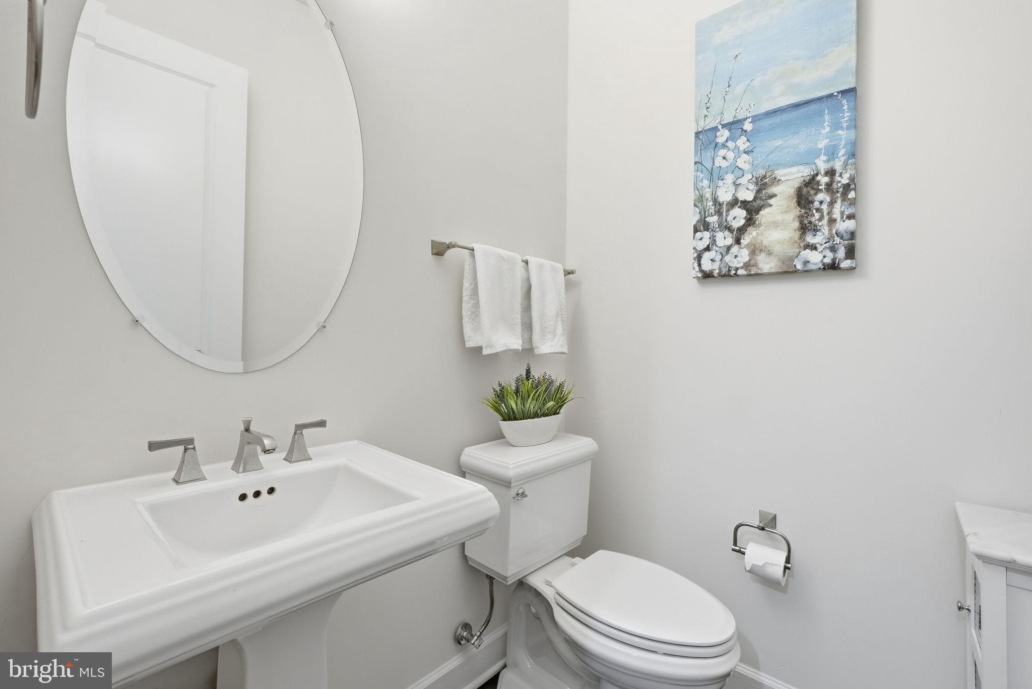 2867 Hill Road Vienna, VA 22181 - Photo 4 of 70 a bathroom with a sink mirror and toilet