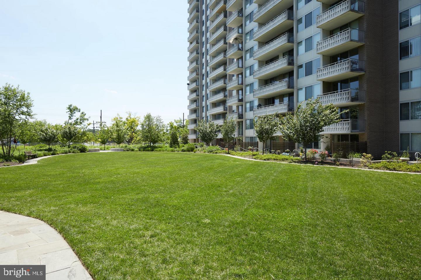 5101 River Road, Unit 1705 Bethesda, MD 20816 - Photo 2 of 33 Exterior