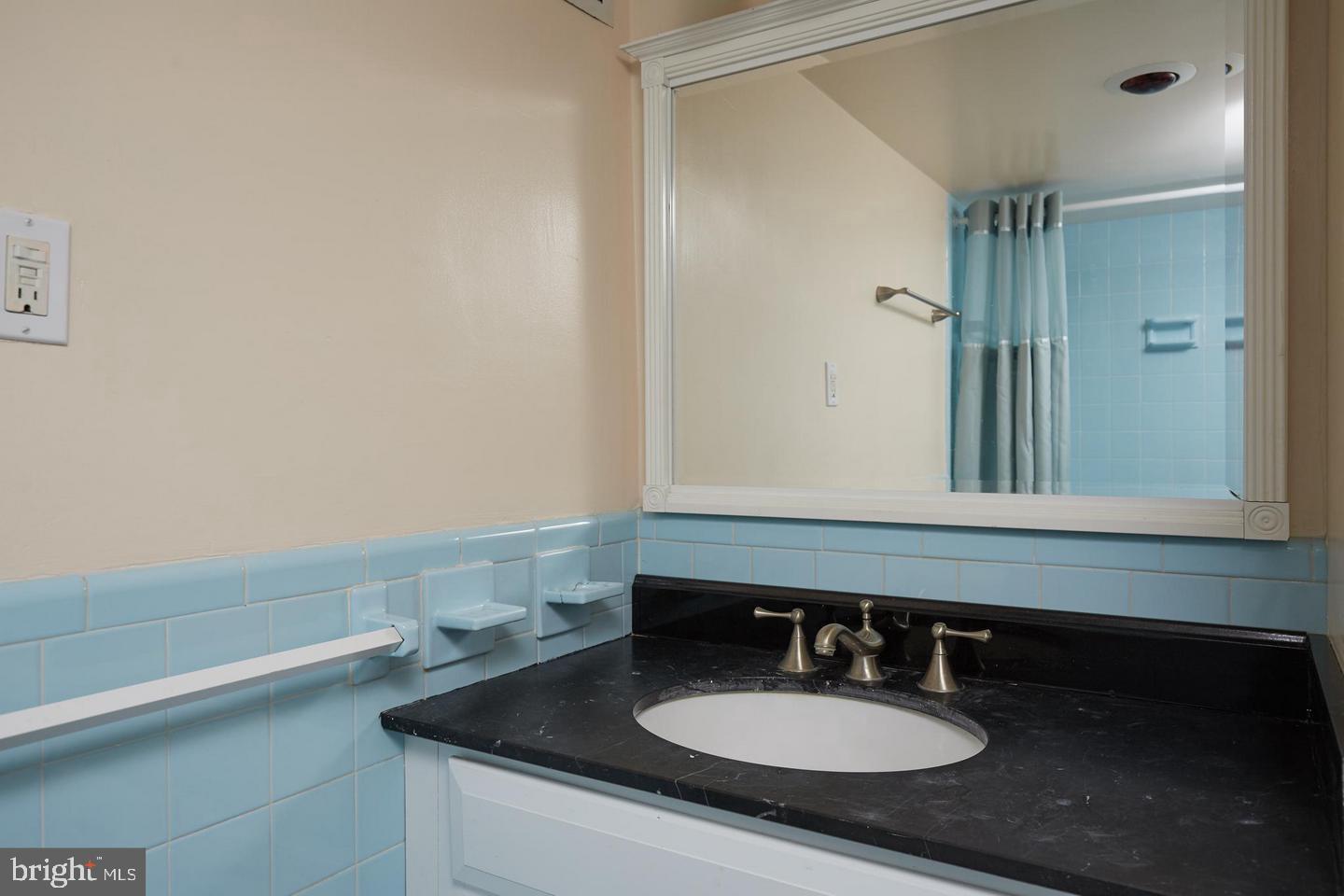 5101 River Road, Unit 1705 Bethesda, MD 20816 - Photo 28 of 33 Second Bathroom