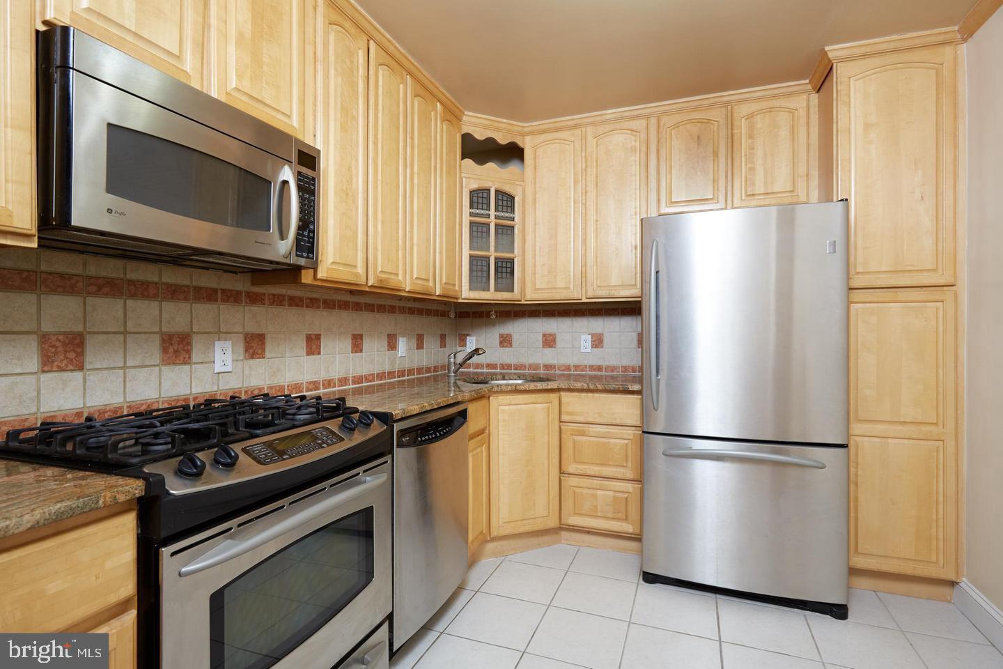 5101 River Road, Unit 1705 Bethesda, MD 20816 - Photo 7 of 33 Kitchen