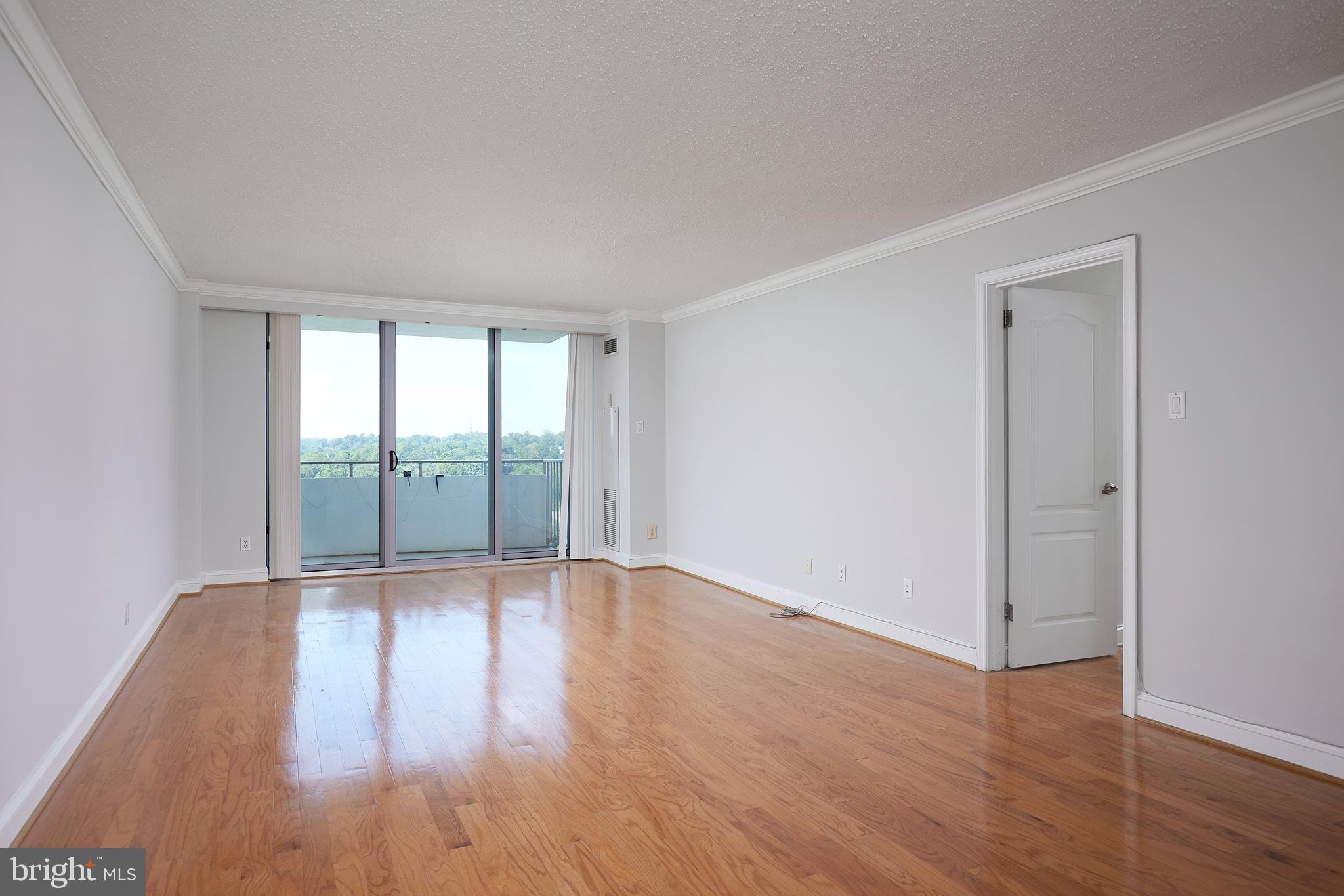 5101 River Road, Unit 1705 Bethesda, MD 20816 - Photo 9 of 33 Living Room