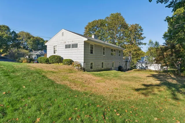 $850,000 | 7 Wabun Road, Cape Elizabeth, ME 04107