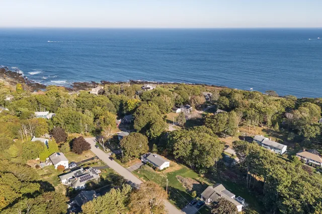 $850,000 | 7 Wabun Road, Cape Elizabeth, ME 04107