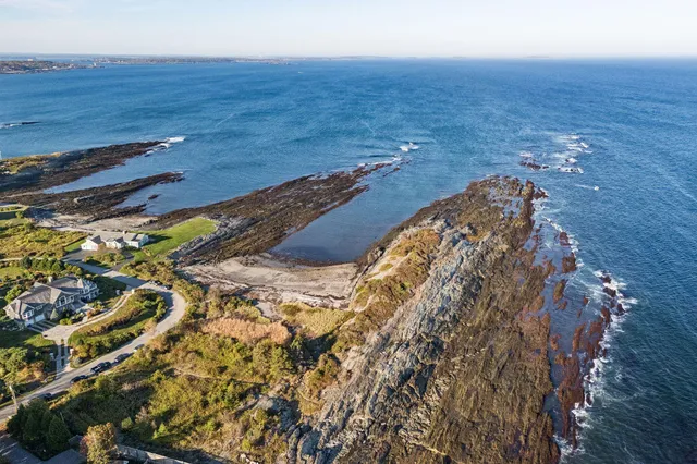 $850,000 | 7 Wabun Road, Cape Elizabeth, ME 04107