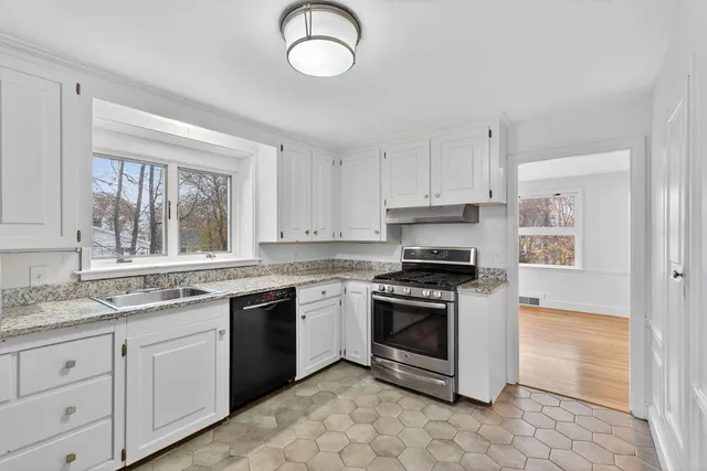 $850,000 | 7 Wabun Road, Cape Elizabeth, ME 04107