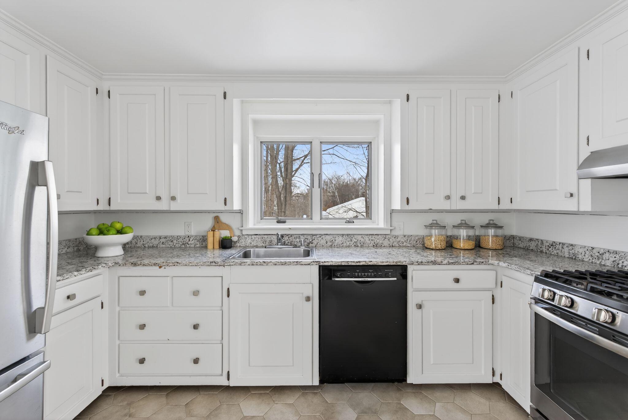 7 Wabun Road Cape Elizabeth, ME 04107 - Photo 6 of 33 Kitchen