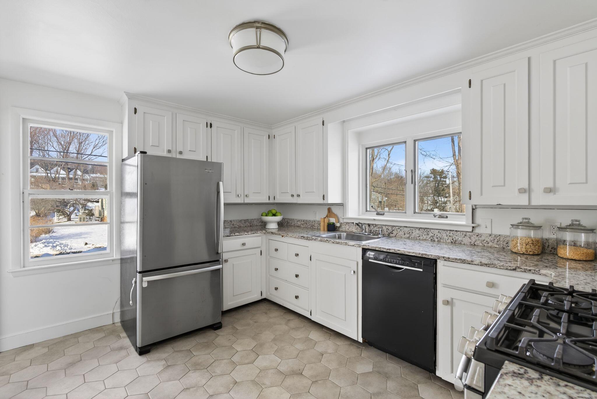 7 Wabun Road Cape Elizabeth, ME 04107 - Photo 8 of 33 Kitchen