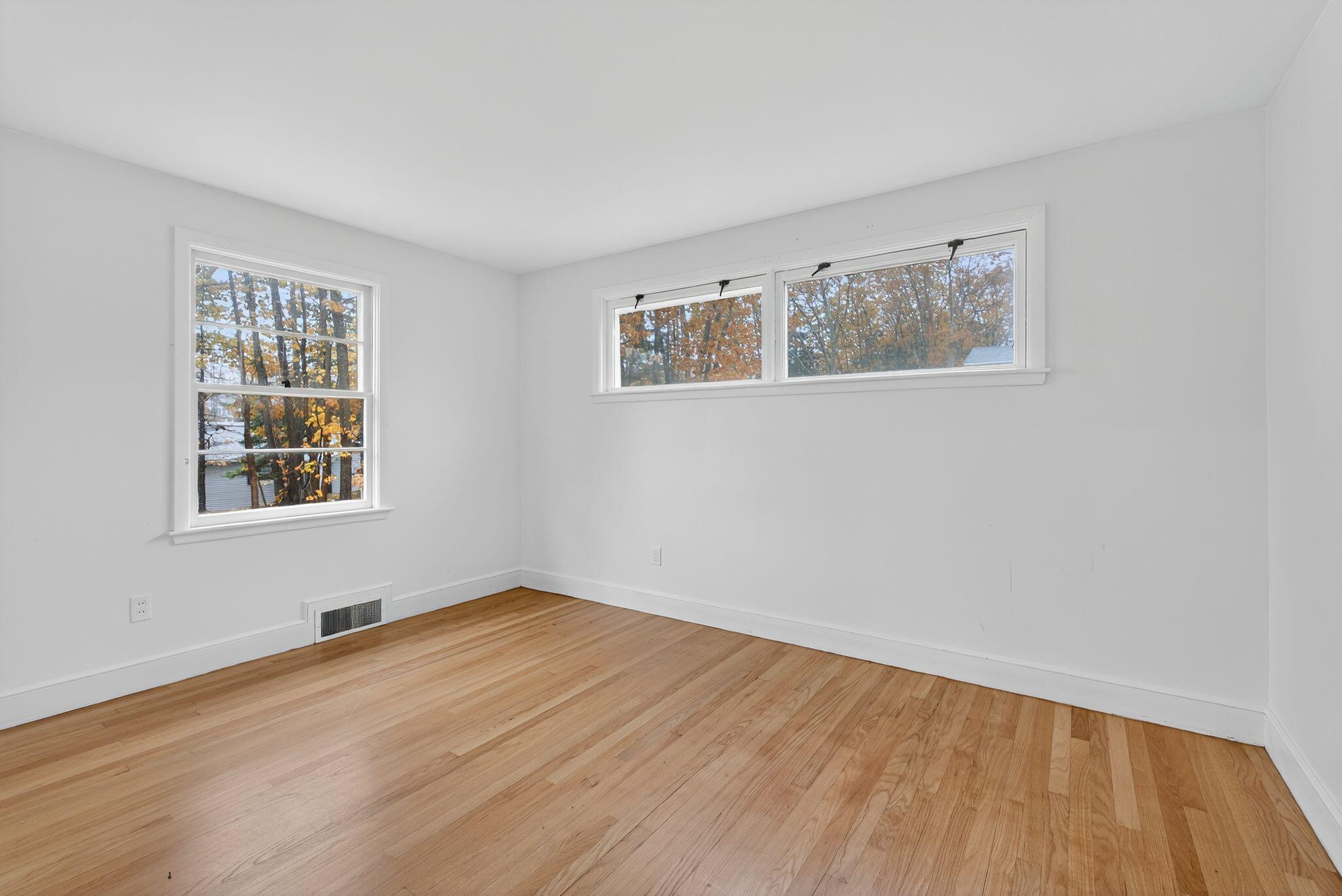 7 Wabun Road Cape Elizabeth, ME 04107 - Photo 8 of 26 Bedroom 1