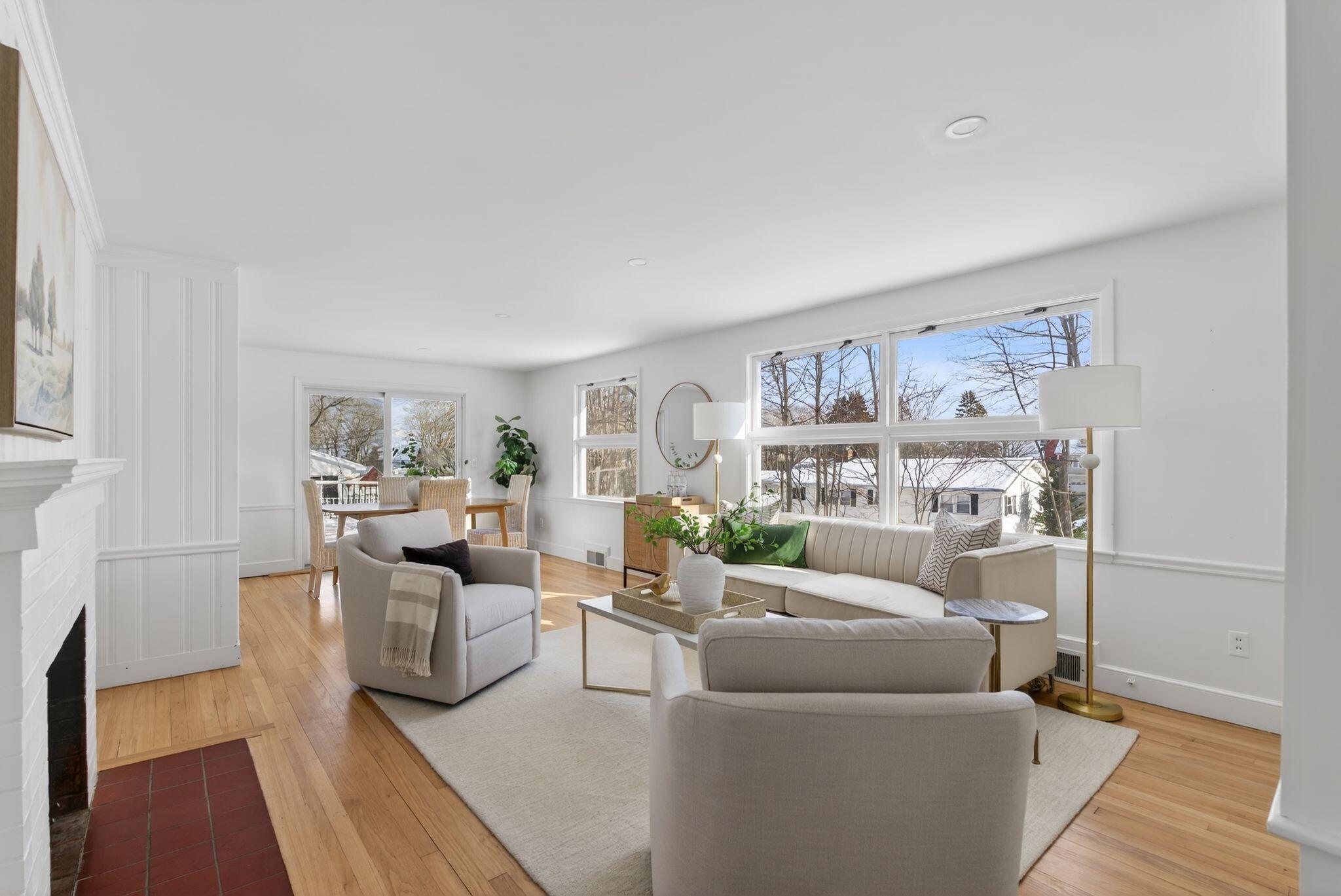 7 Wabun Road Cape Elizabeth, ME 04107 - Photo 10 of 33 Living Room