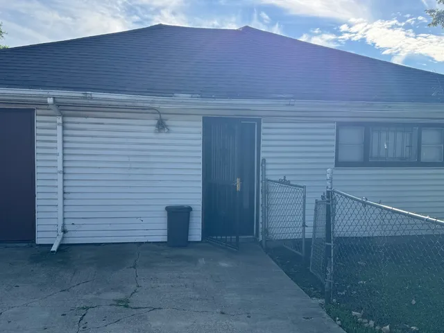 $140,000 | 9713 South Van Vlissingen Road, Chicago, IL 60617