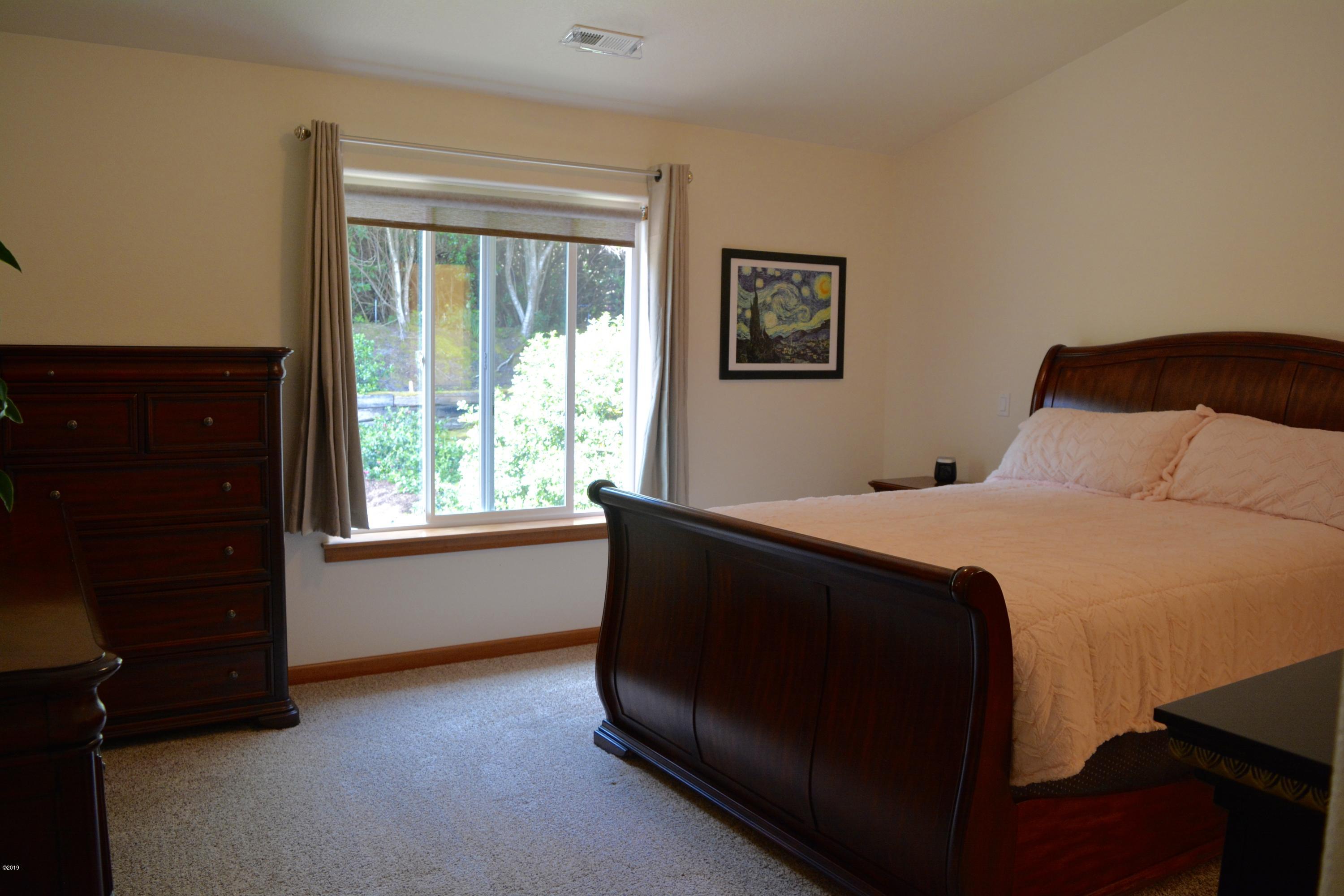 145 Southwest 61 Street Newport, OR 97366 - Photo 9 of 33 Master Bedroom