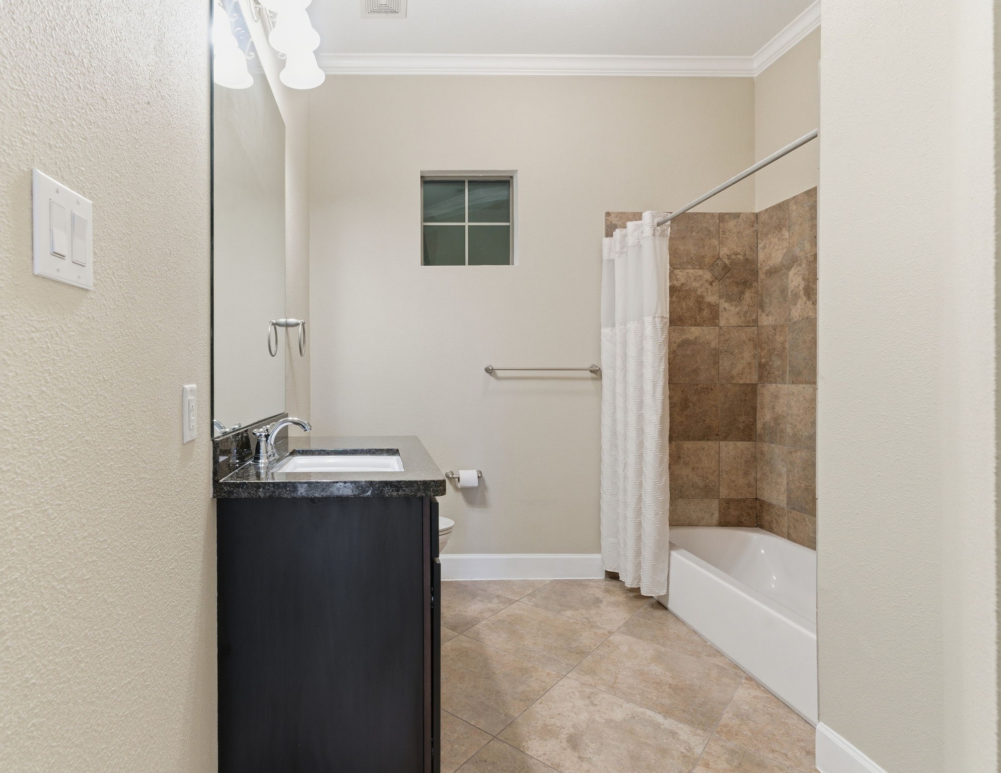 17040 West Fm 1097 Road, Unit 6202 Montgomery, TX 77356 - Photo 17 of 24 2nd Bathroom with shower/tub combo.