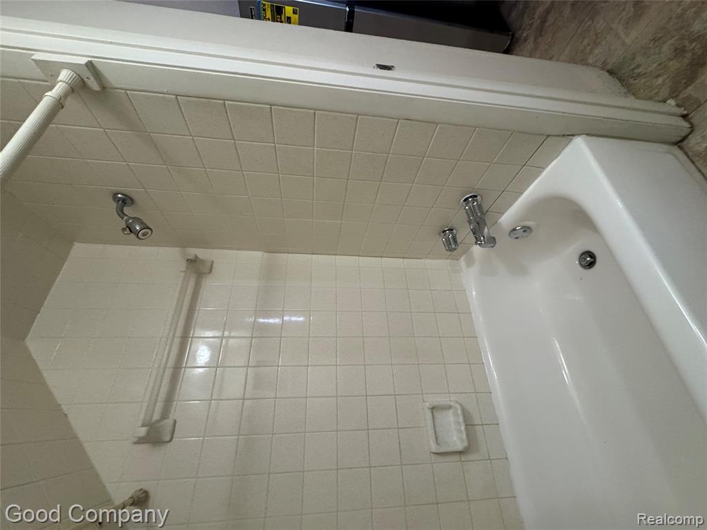 5695 Pontiac Lake Road, Unit 2 Waterford, MI 48327 - Photo 7 of 7