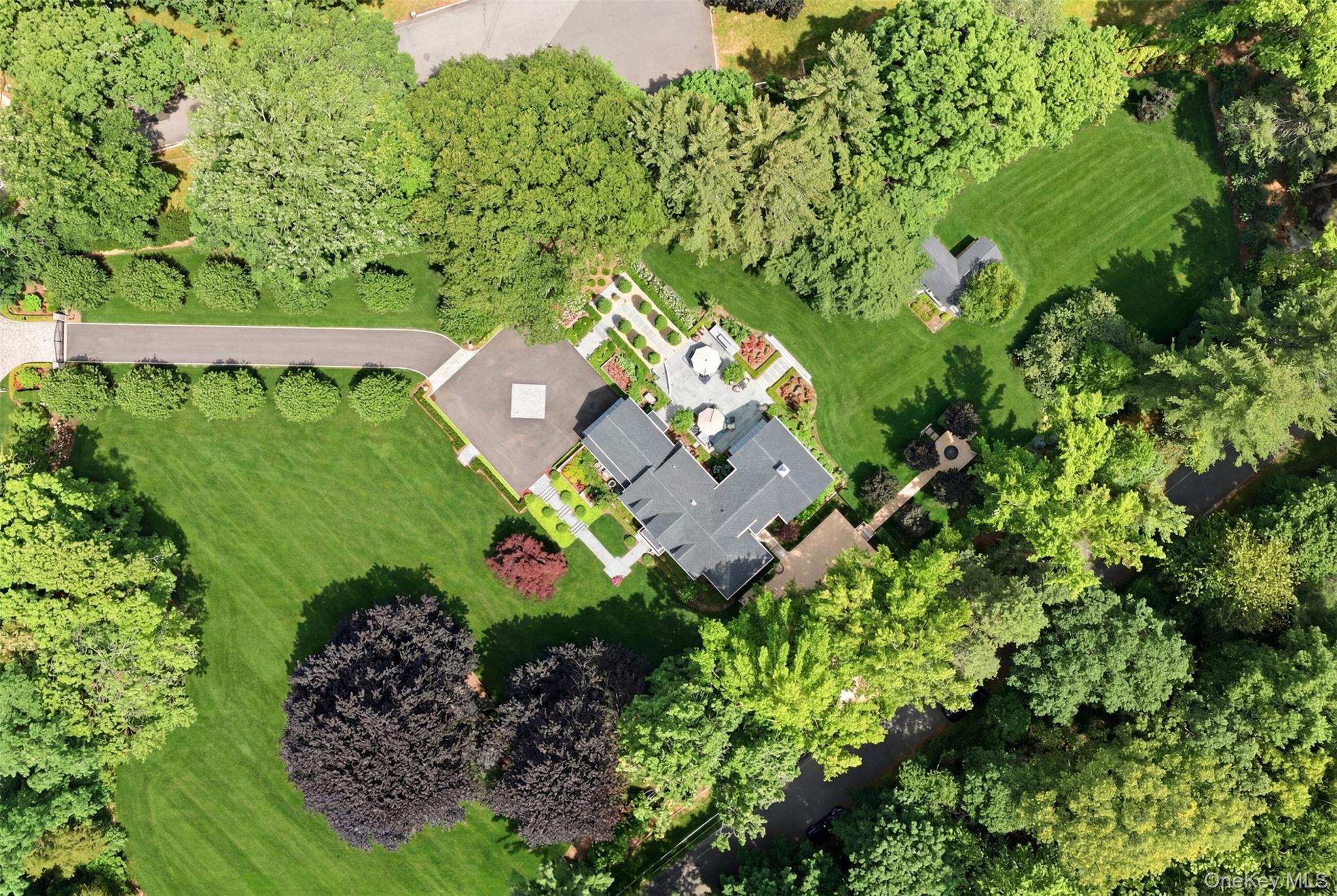 1920 Midlane Road Muttontown, NY 11791 - Photo 38 of 39