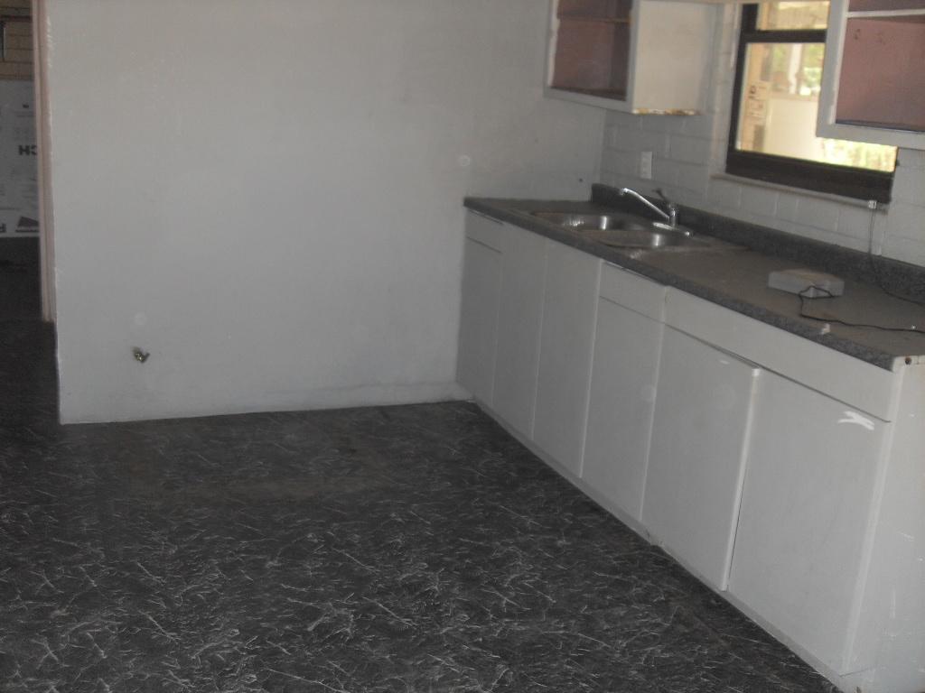 1630 West Roeser Road Phoenix, AZ 85041 - Photo 2 of 5 Kitchen