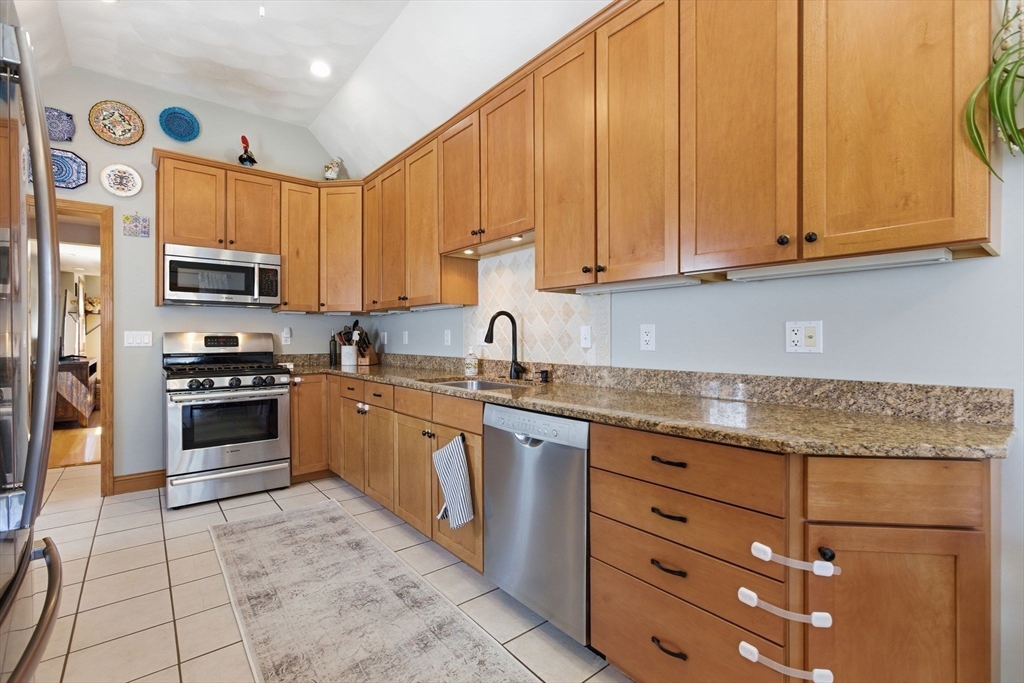 7 Maple Street, Unit 7 Reading, MA 01867 - Photo 12 of 40