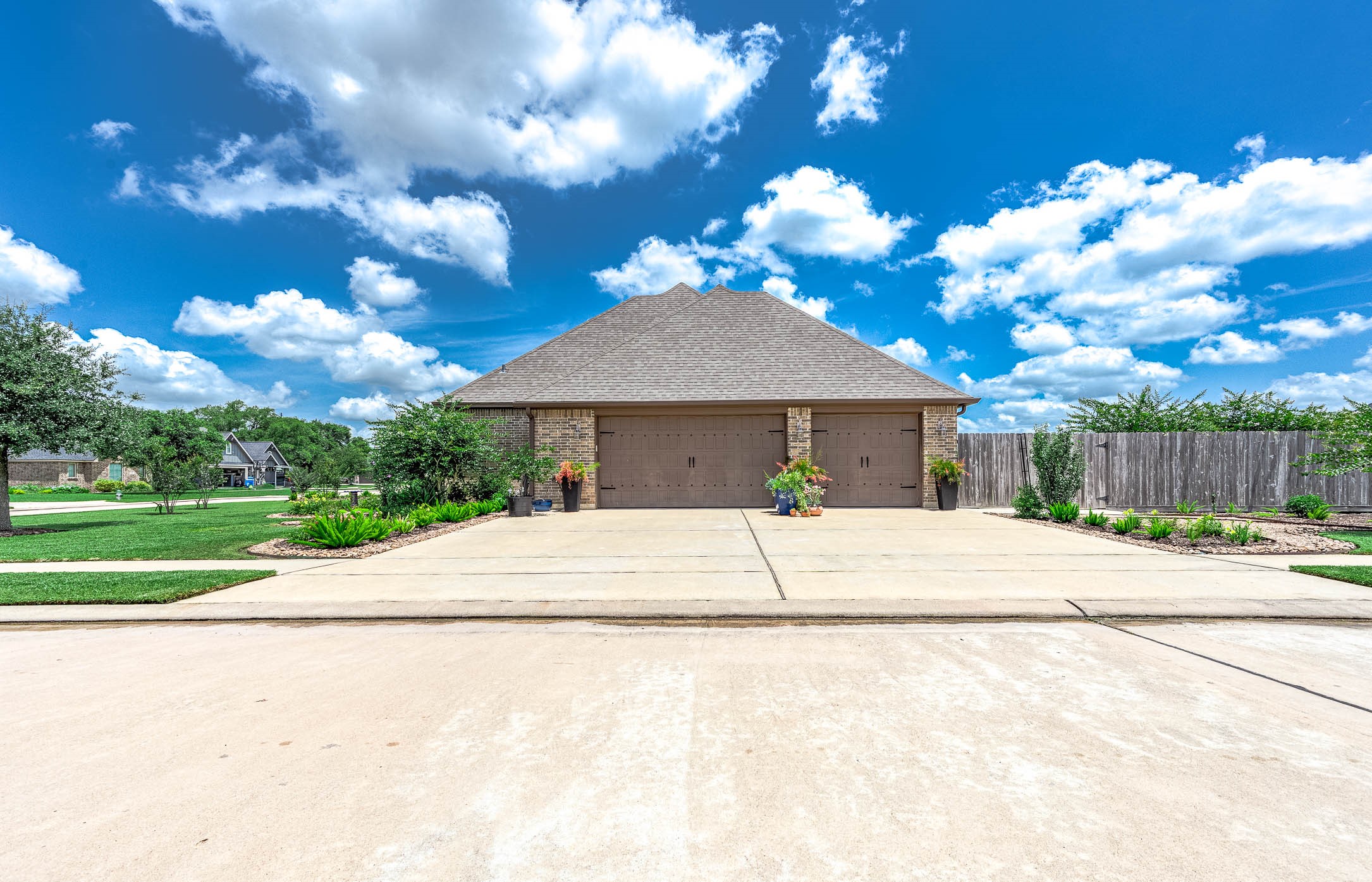 720 Rustic Oaks Drive Angleton, TX 77515 - Photo 5 of 35