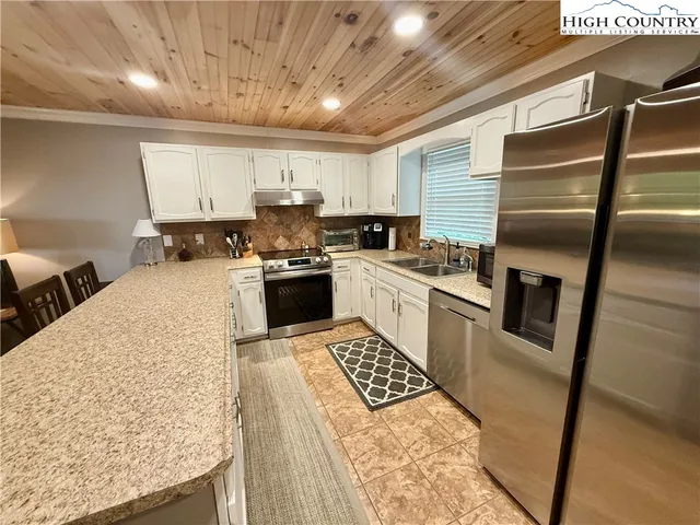 $327,000 | 174 Grouse Moor Drive, Unit 2, Sugar Mountain, NC 28604