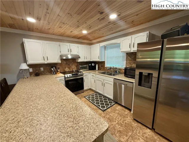 $327,000 | 174 Grouse Moor Drive, Unit 2, Sugar Mountain, NC 28604
