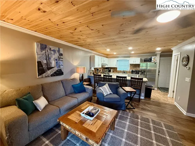 $327,000 | 174 Grouse Moor Drive, Unit 2, Sugar Mountain, NC 28604