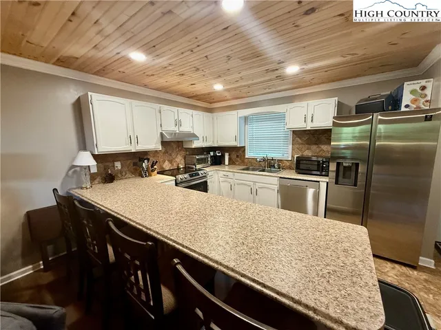 $327,000 | 174 Grouse Moor Drive, Unit 2, Sugar Mountain, NC 28604