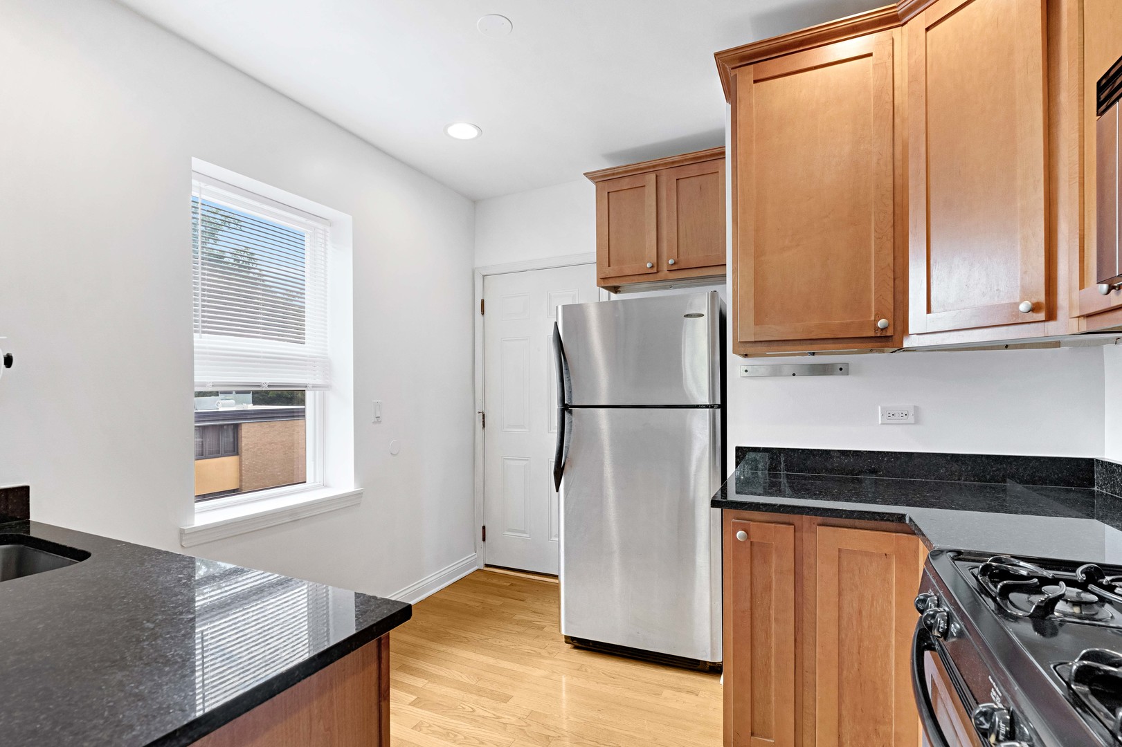 58 Forest Avenue, Unit 2S Riverside, IL 60546 - Photo 4 of 18