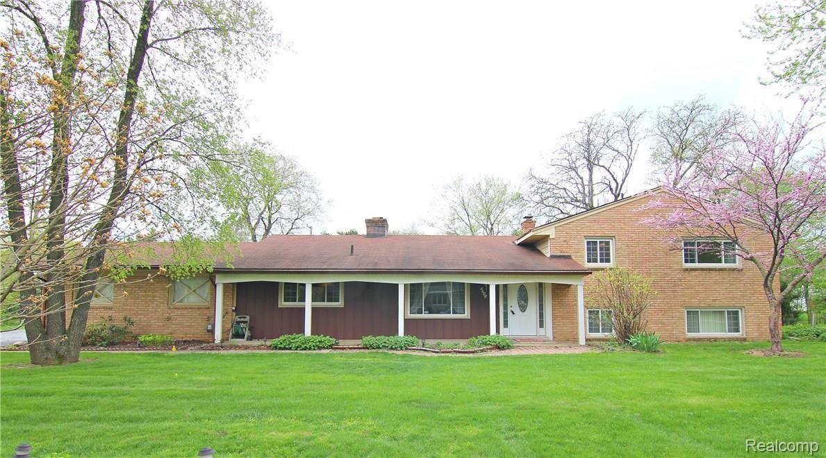 5940 Burnham Road Bloomfield Hills, MI 48301 - Photo 1 of 27 jBurnham Rd Front.jpg