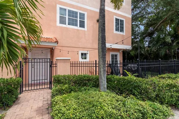 $585,000 | 3025 West Grovewood Court, Unit 3, Tampa, FL 33629