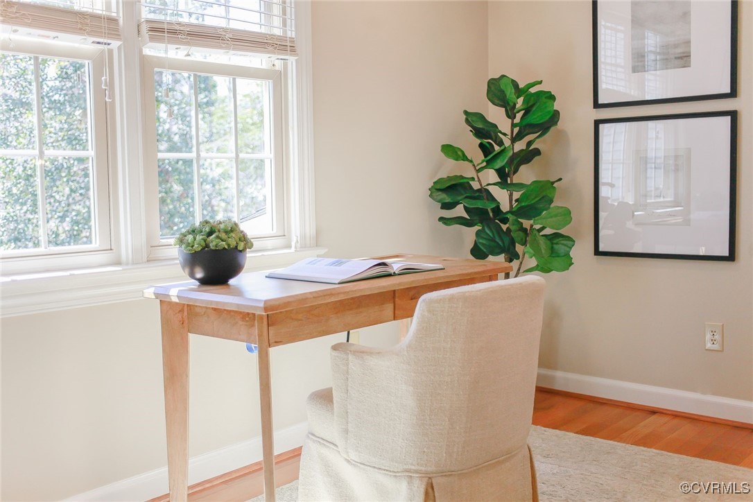 107 Muirfield Williamsburg, VA 23188 - Photo 33 of 36 a vase of flowers sitting on a table