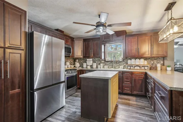 $850,000 | 688 Donnell Avenue, Donnellson, IL 62019