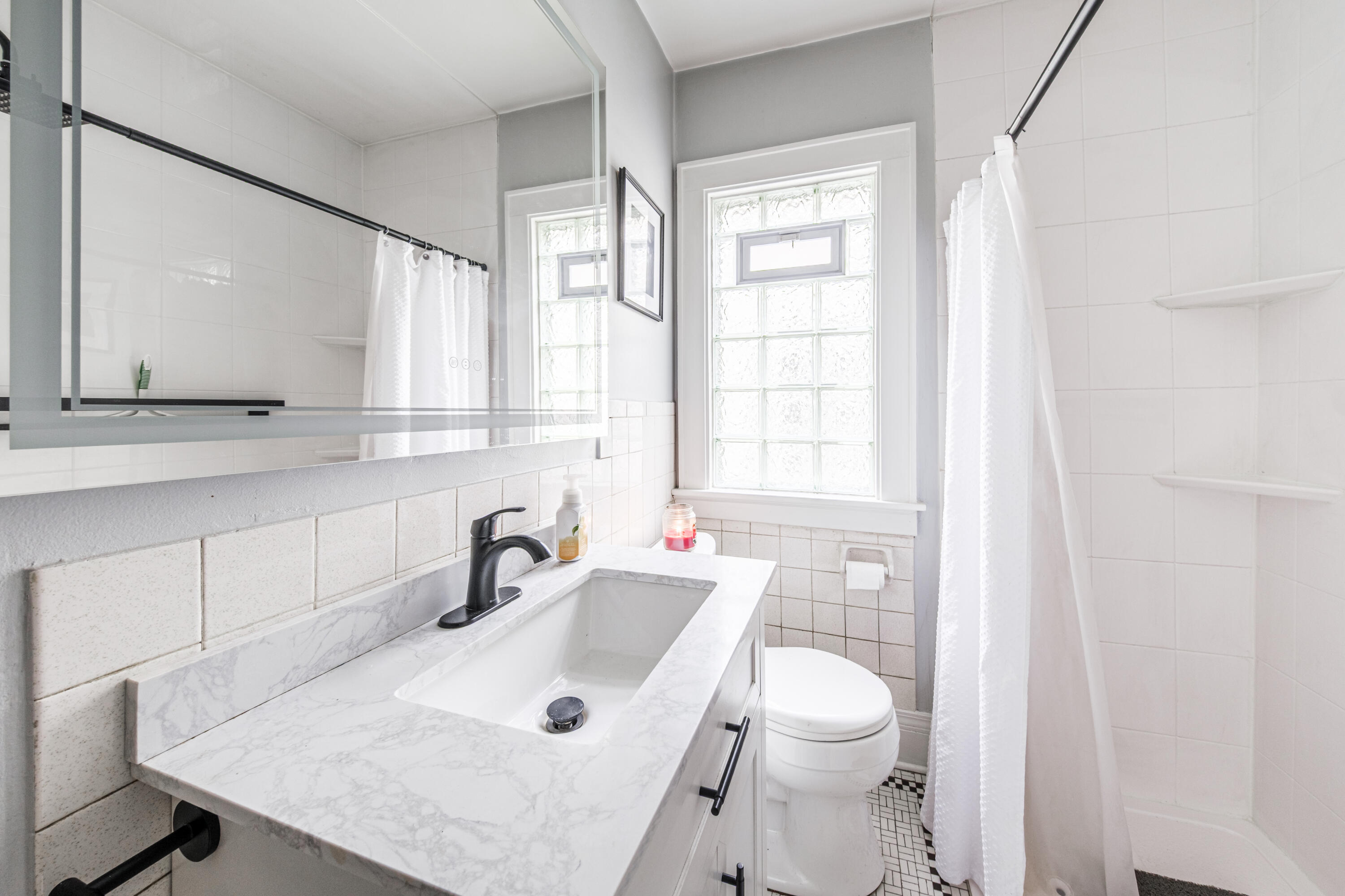 6508 West Mitchell Street West Allis, WI 53214 - Photo 14 of 28 Bathroom