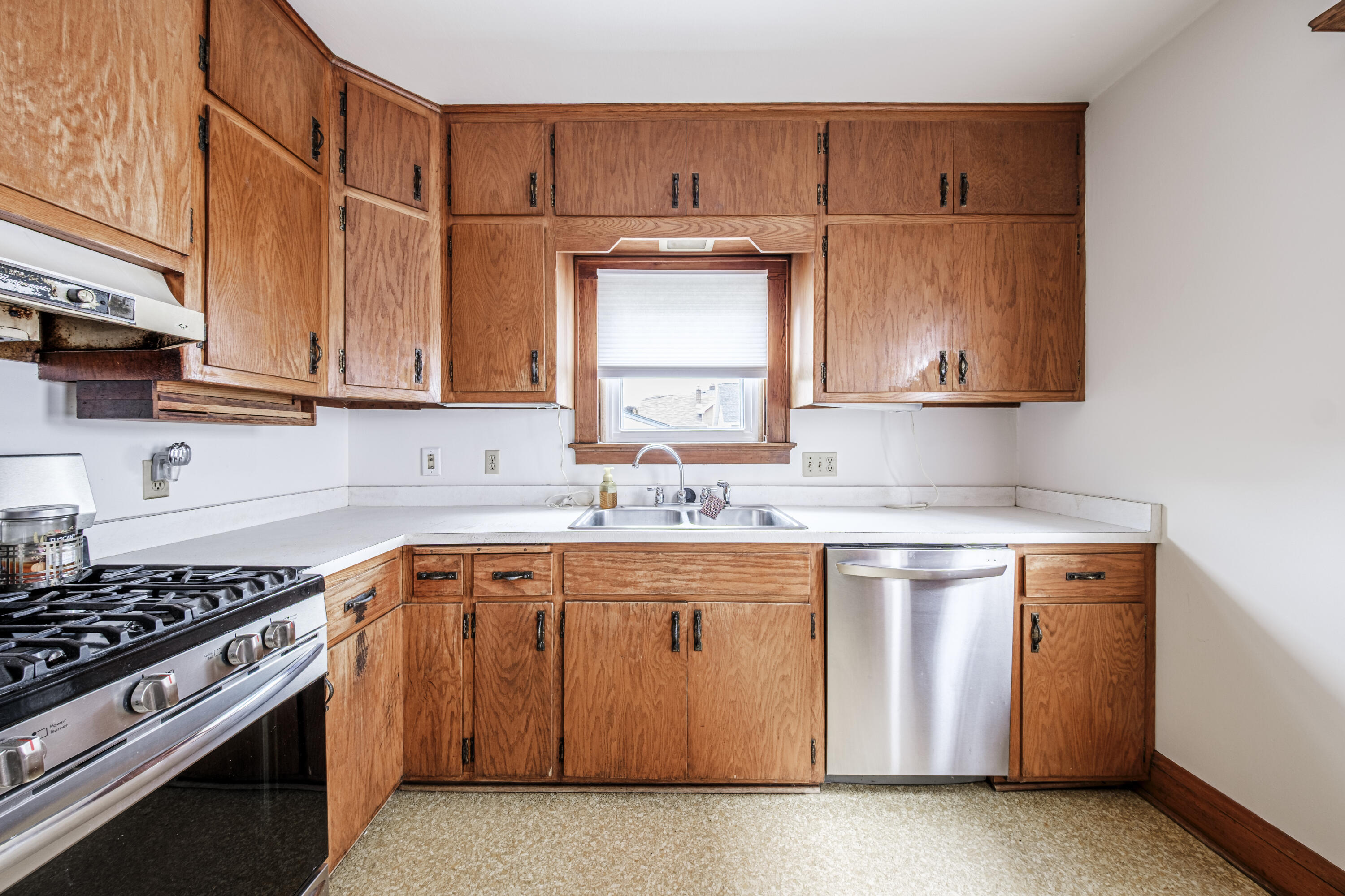 6508 West Mitchell Street West Allis, WI 53214 - Photo 21 of 28 Kitchen