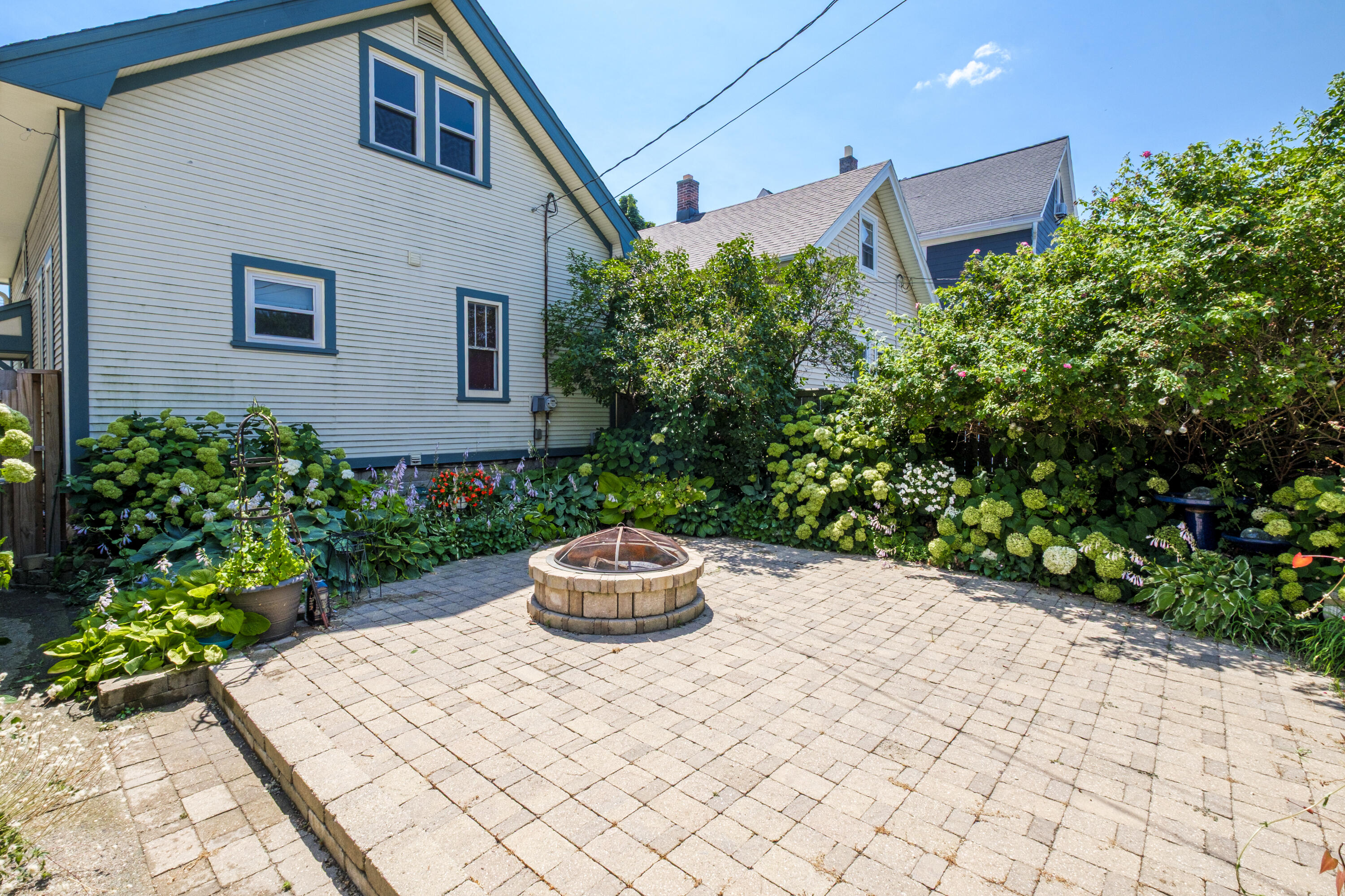 6508 West Mitchell Street West Allis, WI 53214 - Photo 27 of 28 Patio
