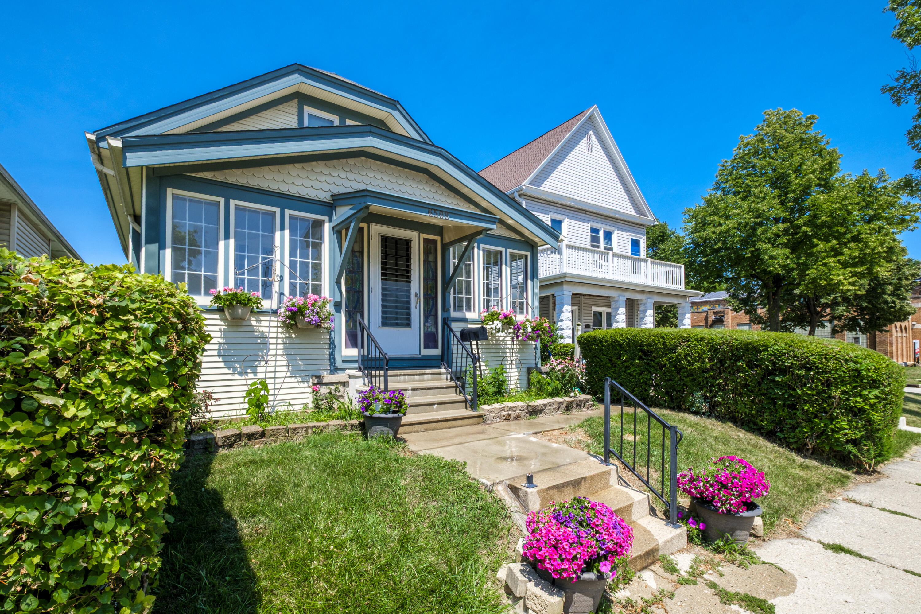 6508 West Mitchell Street West Allis, WI 53214 - Photo 3 of 28 Front