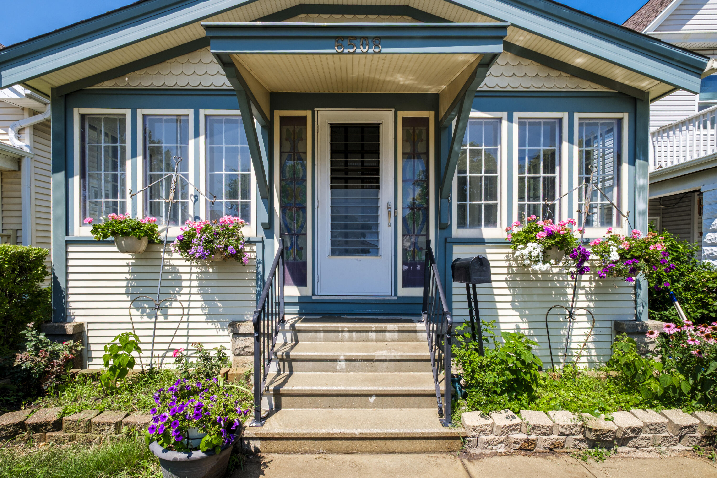 6508 West Mitchell Street West Allis, WI 53214 - Photo 4 of 28 Front