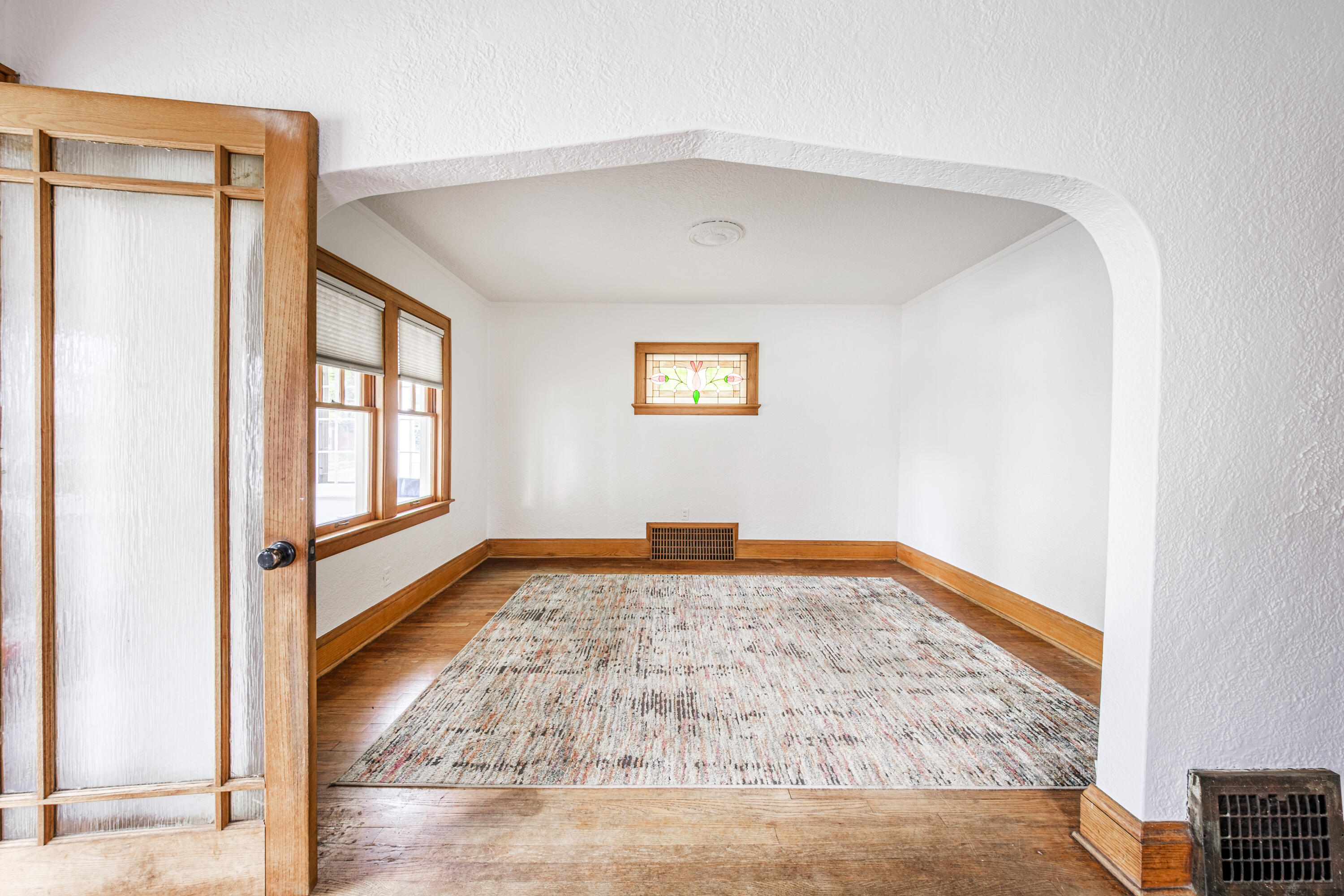 6508 West Mitchell Street West Allis, WI 53214 - Photo 8 of 28 Living Room