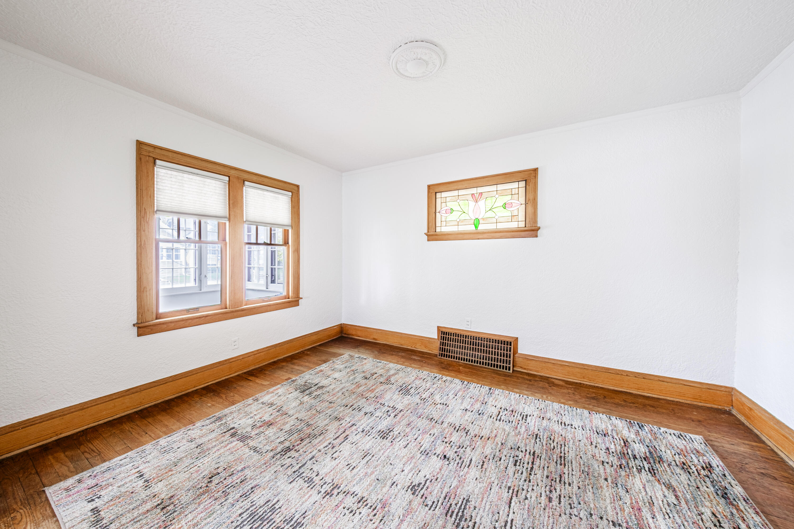 6508 West Mitchell Street West Allis, WI 53214 - Photo 10 of 28 Living Room