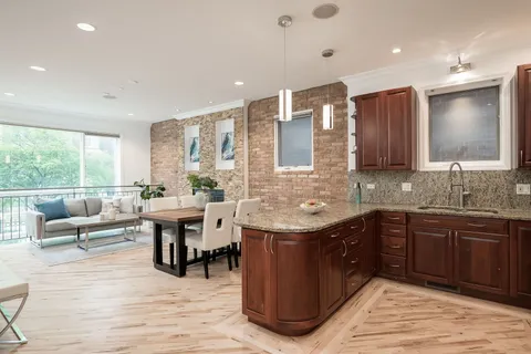 $575,000 | 2433 West Haddon Avenue, Unit 1E, Chicago, IL 60622