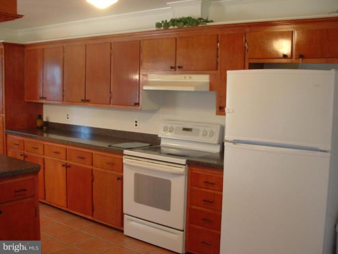 1 Algonquin Road Cambridge, MD 21613 - Photo 5 of 11 Kitchen #2