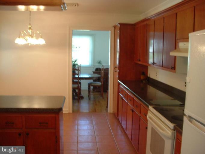 1 Algonquin Road Cambridge, MD 21613 - Photo 6 of 11 Kitchen #3