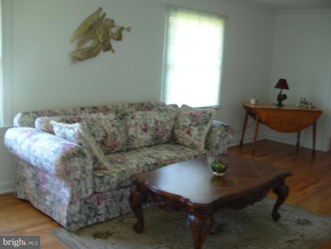 1 Algonquin Road Cambridge, MD 21613 - Photo 8 of 11 Living Room