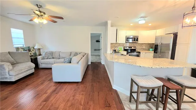 $2,000 | 111 Vista Drive, Unit A, Belle Chasse, LA 70037