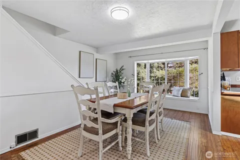 $899,999 | 23022 7th Avenue Southeast, Bothell, WA 98021