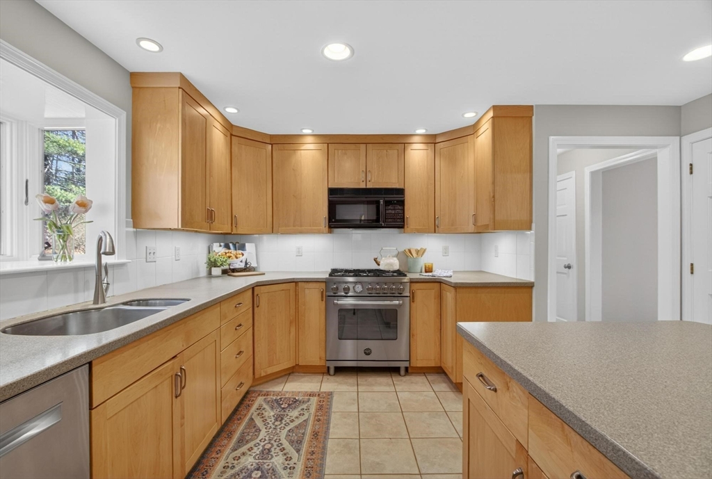 18 Bromfield Road Acton, MA 01720 - Photo 4 of 40