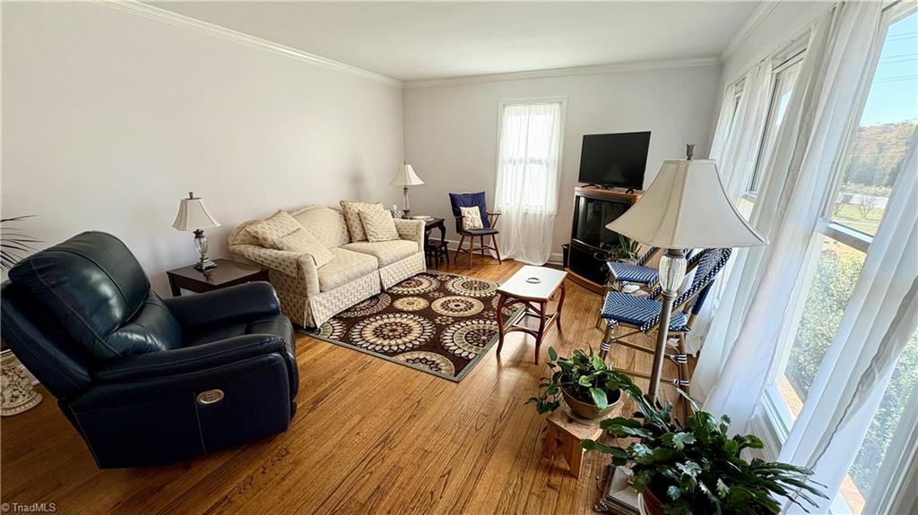 2505 Roland Road Greensboro, NC 27407 - Photo 13 of 22 Living room