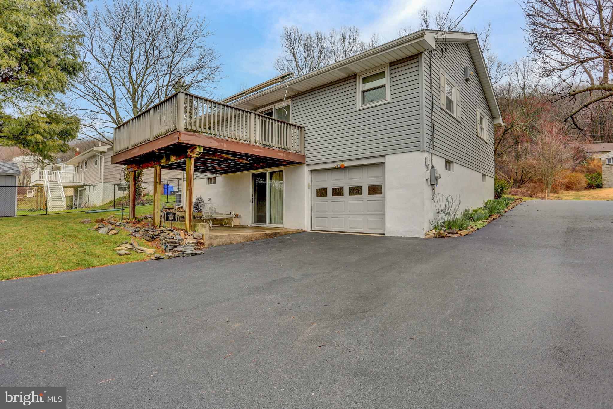 2021 Reservoir Road Reading, PA 19604 - Photo 2 of 23